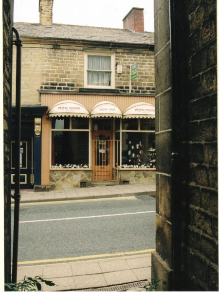 Ken Rose footwear for sale 
17-Buildings and the Urban Environment-05-Street Scenes-003-Bridge Street
Keywords: 1995