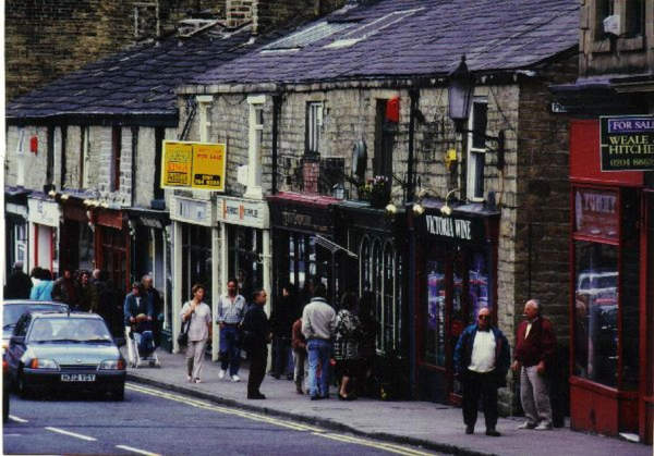 Shopping in Bridge Street
17-Buildings and the Urban Environment-05-Street Scenes-003-Bridge Street
Keywords: 1995