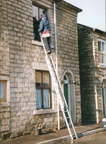 Window cleaner 
09-People and Family-02-People-000-General
Keywords: 1996