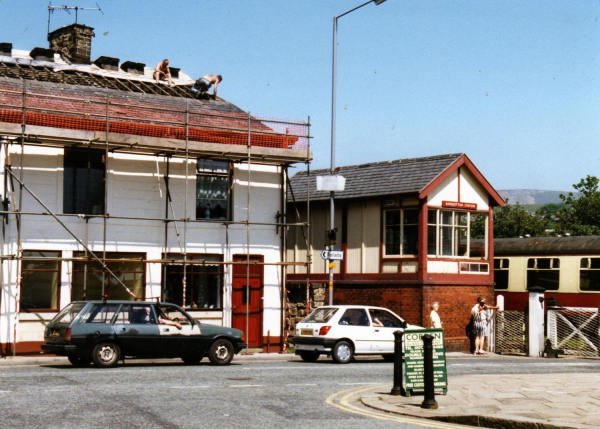 Renovations on Bridge Street 
17-Buildings and the Urban Environment-05-Street Scenes-003-Bridge Street
Keywords: 1997