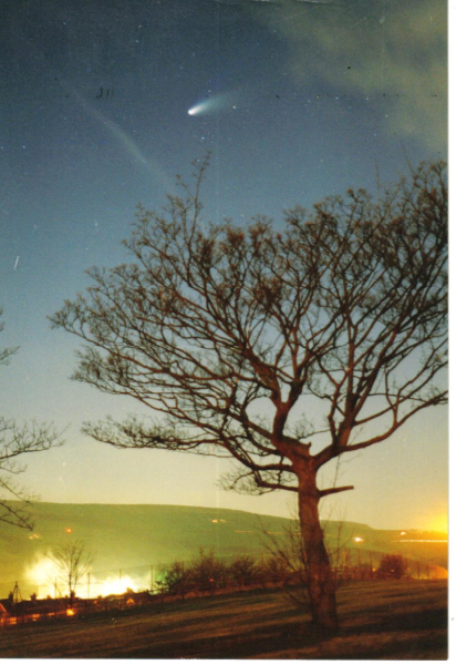Comet Hale - Bopp over Peel Brow Estate 
17-Buildings and the Urban Environment-05-Street Scenes-021-Peel Brow area
Keywords: 1997
