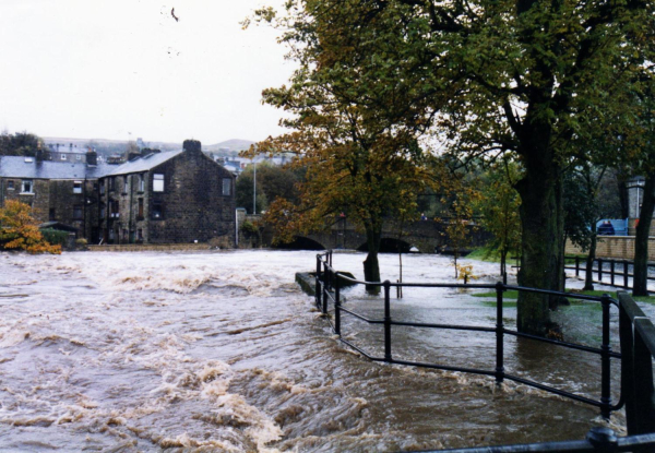 River Irwell from the Wharf
17-Buildings and the Urban Environment-05-Street Scenes-021-Peel Brow area
Keywords: 1998