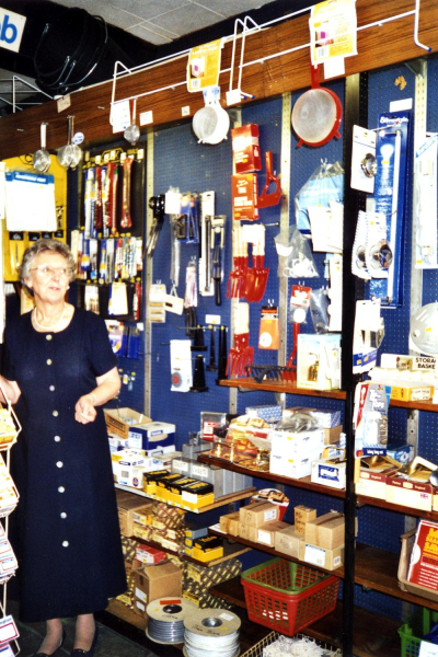 Final Days of Nuttall's ironmongers 
17-Buildings and the Urban Environment-05-Street Scenes-019-Nuttall area
Keywords: 1999