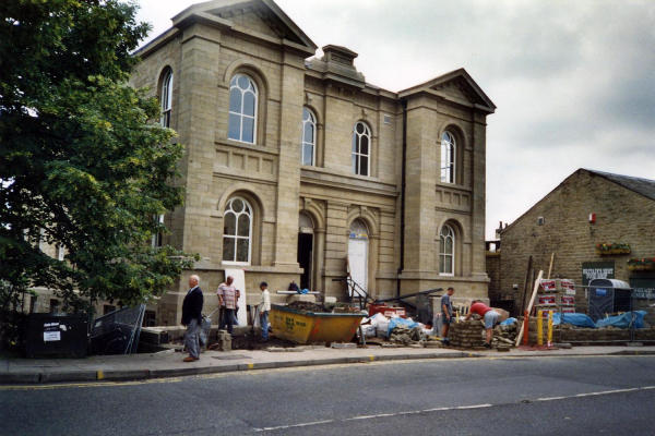 Christ Church renovated into flats
06-Religion-01-Church Buildings-014-Christ Church Baptist Methodist, Great Eaves Road, Ramsbottom
Keywords: 1999