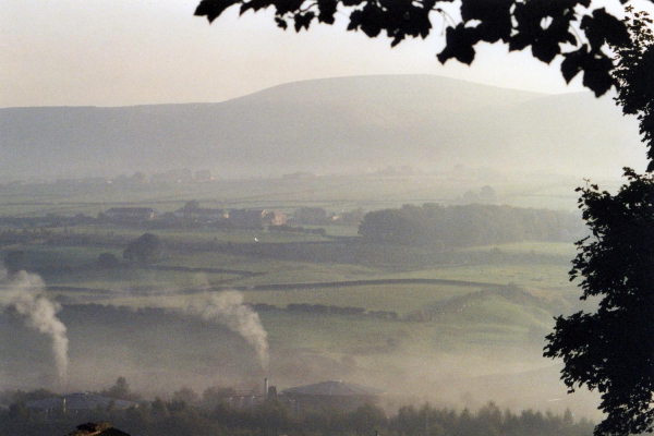 Morning mist in the Valley 
18-Agriculture and the Natural Environment-03-Topography and Landscapes-000-General
Keywords: 1999