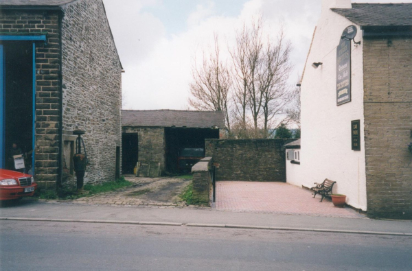 Old petrol pump at side of Nuttall's barn, Edenfield
17-Buildings and the Urban Environment-05-Street Scenes-011-Edenfield
Keywords: 2001