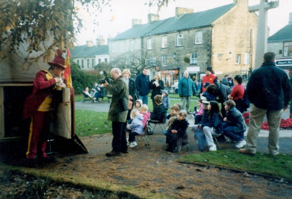 Waiting for Punch and Judy - Dickensian Christmas in St Paul's Gardens
to be catalogued
Keywords: 2001