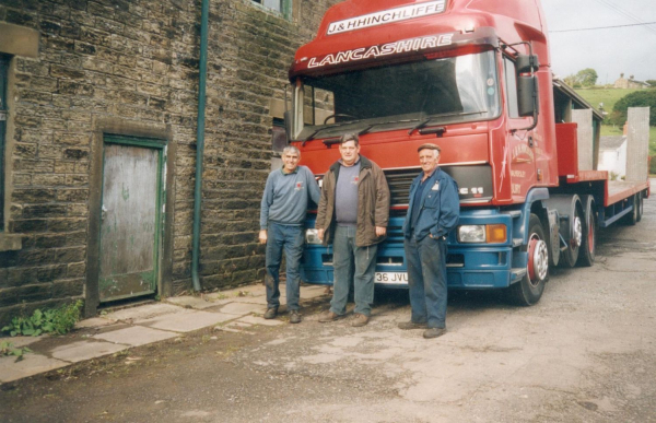 Sad farewell to truck and cottages at Hinchcliffe's Walmersley Road
17-Buildings and the Urban Environment-05-Street Scenes-035-Manchester Road Walmersley Area
Keywords: 2001