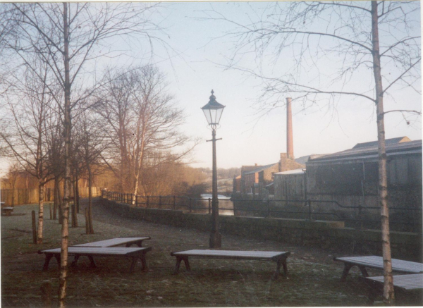 Picture area by the river Irwell - Wharf Peel Bridge
17-Buildings and the Urban Environment-05-Street Scenes-021-Peel Brow area
Keywords: 2001