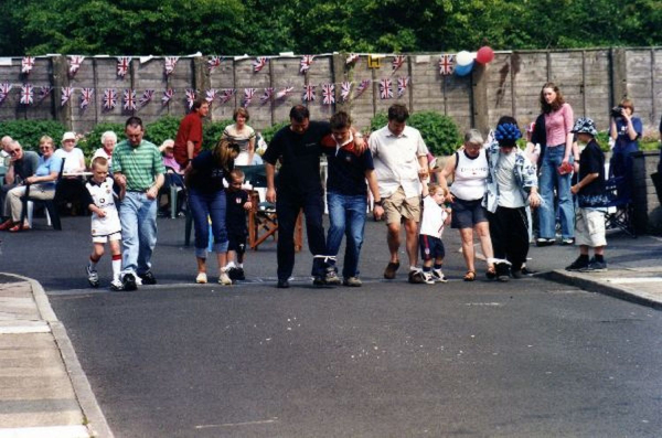 Linden Avenue street party for the Queen's Golden Jubilee celebrations
people
Keywords: 2002