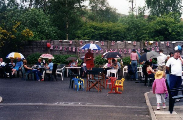 Linden Avenue street party for the Queen's Golden Jubilee celebrations
people
Keywords: 2002