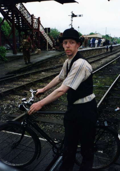 on the railway
people
Keywords: 2002