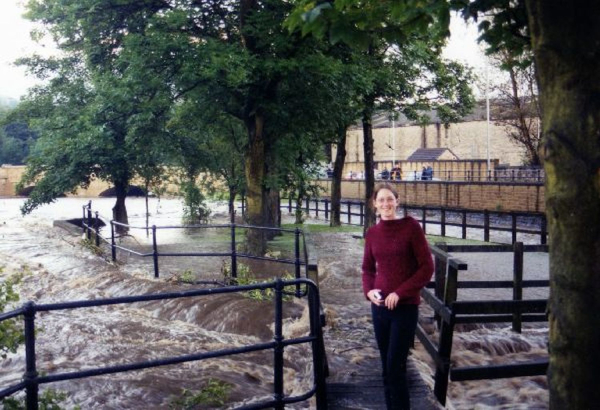 River Irwell flooding by Peel Bridge - Jenny Leyland
17-Buildings and the Urban Environment-05-Street Scenes-021-Peel Brow area
Keywords: 2002