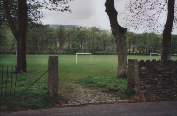 Chatterton playing fields
17-Buildings and the Urban Environment-05-Street Scenes-032 Chatterton Area
Keywords: 2003