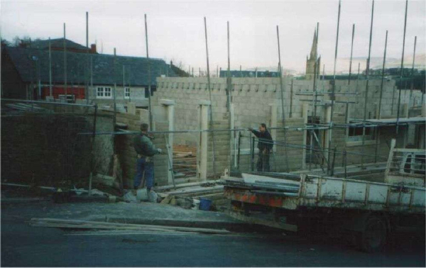 New house on Old Ground Mill Site - Square Street
17-Buildings and the Urban Environment-05-Street Scenes-026-Square Street area
Keywords: 2003