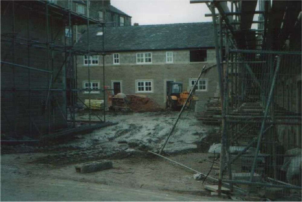 New house on Old Ground Mill Site  - Square Street
17-Buildings and the Urban Environment-05-Street Scenes-026-Square Street area
Keywords: 2003