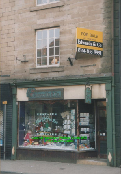 Caboodle for sale - Bridge Street
17-Buildings and the Urban Environment-05-Street Scenes-003-Bridge Street
Keywords: 2003