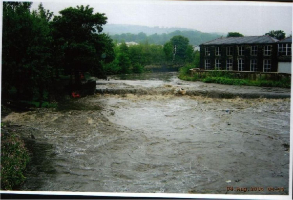 Repairing the weir 
17-Buildings and the Urban Environment-05-Street Scenes-021-Peel Brow area
Keywords: 0