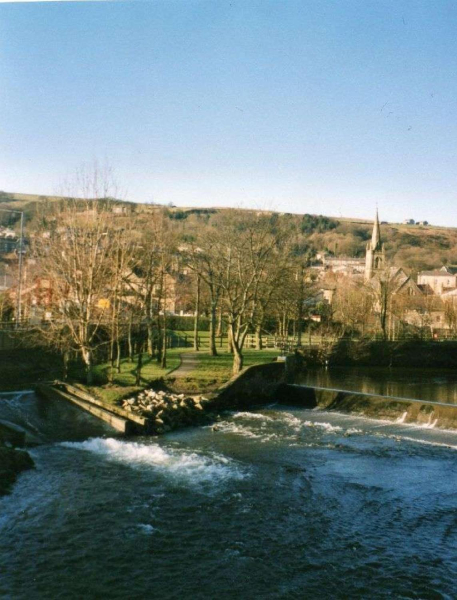 The Weir at Peel Bridge
17-Buildings and the Urban Environment-05-Street Scenes-021-Peel Brow area

Keywords: 2005