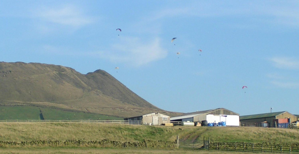 Hang gliders over Edenfield
17-Buildings and the Urban Environment-05-Street Scenes-011-Edenfield
Keywords: 2007