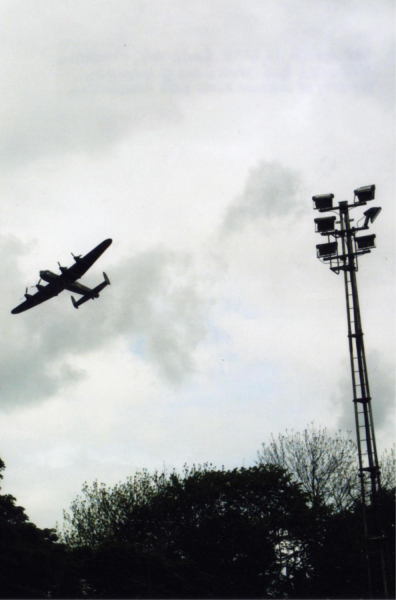 E.L.R. World War 2 weekend- The city of Lincoln flies over Ramsbottom 
14-Leisure-04-Events-003-1940s weekends
Keywords: 2007