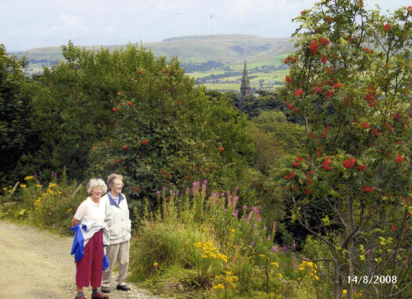 Colourful walk up Holcombe Hill 
18-Agriculture and the Natural Environment-03-Topography and Landscapes-001-Holcombe Hill
Keywords: 2008