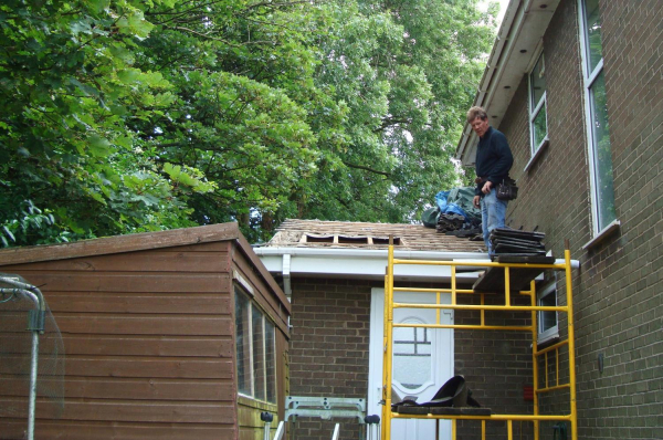 Retiling garage roof at No 8 Alderwood Grove ; Edenfield
17-Buildings and the Urban Environment-05-Street Scenes-011-Edenfield

Keywords: 2009