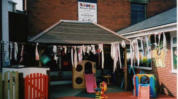 Tiddlywinks Nursery School during redevelopment ; Square Street
17-Buildings and the Urban Environment-05-Street Scenes-026-Square Street area
Keywords: 2010