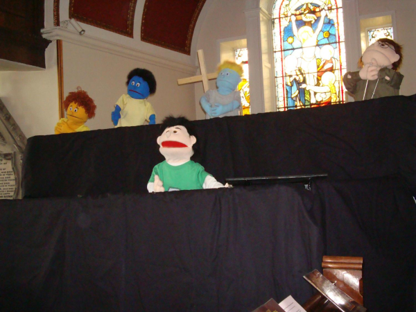 Performance by Ramsbottom and Edenfield Team Ministry (RETM) Puppet Ministry in Edenfield Parish Church - 26th March 2011
06-Religion-01-Church Buildings-004-Church of England -  Edenfield Parish Church
Keywords: 2011