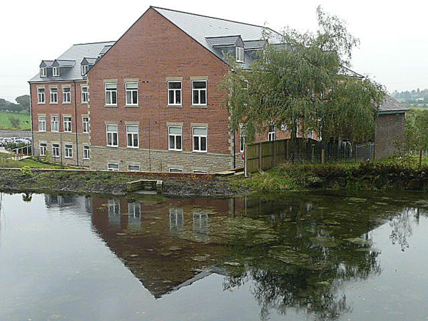 HAWKSHEAD NEW APARTMENTS ON SITE OF RIGGS MILL 
17-Buildings and the Urban Environment-05-Street Scenes-036-Hawkshaw Area

Keywords: 2013