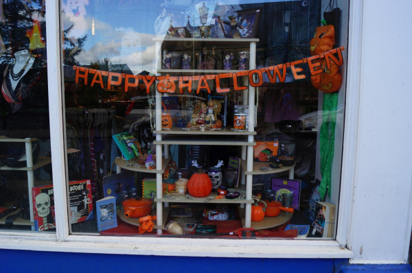 Halloween Window displays 
to be catalogued
Keywords: 2016