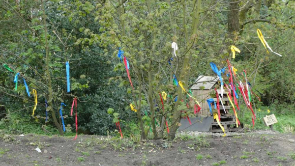 Friends of Nuttall Park Spring Fun Hunt 
14-Leisure-01-Parks and Gardens-001-Nuttall Park General
Keywords: 2016