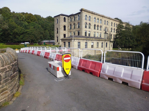 The Spinnings, Summerseat; no road access 
17-Buildings and the Urban Environment-05-Street Scenes-028-Summerseat Area
Keywords: 2017
