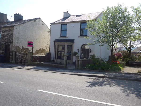 The restored 21 Market Street, Edenfield   
17-Buildings and the Urban Environment-05-Street Scenes-011-Edenfield
Keywords: 2018