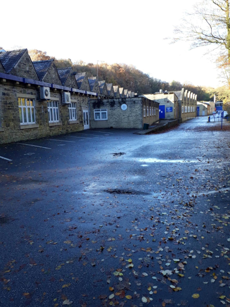 Porritts at Stubbins now closed
17-Buildings and the Urban Environment-05-Street Scenes-027-Stubbins Lane and Stubbins area
Keywords: 2018