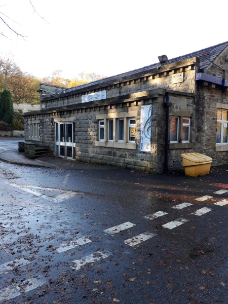 Porritts at Stubbins now closed
17-Buildings and the Urban Environment-05-Street Scenes-027-Stubbins Lane and Stubbins area
Keywords: 2018