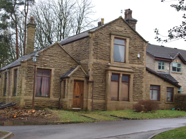 House (old office) Ramsbottom Cemetery
17-Buildings and the Urban Environment-05-Street Scenes-007-Cemetery Road
Keywords: 2018