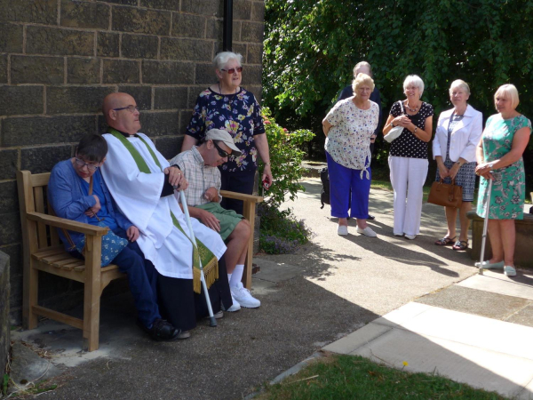 Edenfield Parish Church a replacement bench for Sue Almond?s Memorial Bench
06-Religion-01-Church Buildings-004-Church of England -  Edenfield Parish Church
Keywords: 2018