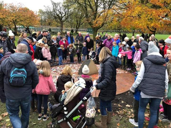 Memorial stone Unveiling Nuttall Park Sunday November 4th 2018 Crowds looking at the finished Memorial Stone and Rammy Rocks
14-Leisure-01-Parks and Gardens-001-Nuttall Park General
Keywords: 2018