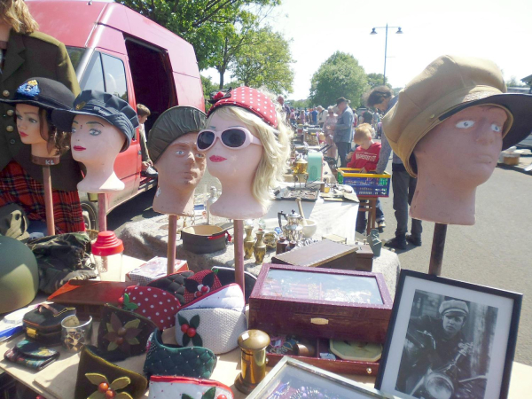 Sunday Car Boot sale 
17-Buildings and the Urban Environment-05-Street Scenes-022-Railway Street
Keywords: 2018