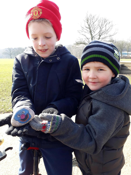 Nuttall Park finding Rammy Rocks
14-Leisure-01-Parks and Gardens-001-Nuttall Park General
Keywords: 2018