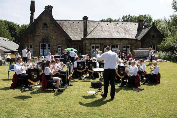 Summerseat fete
17-Buildings and the Urban Environment-05-Street Scenes-028-Summerseat area
Keywords: 2018