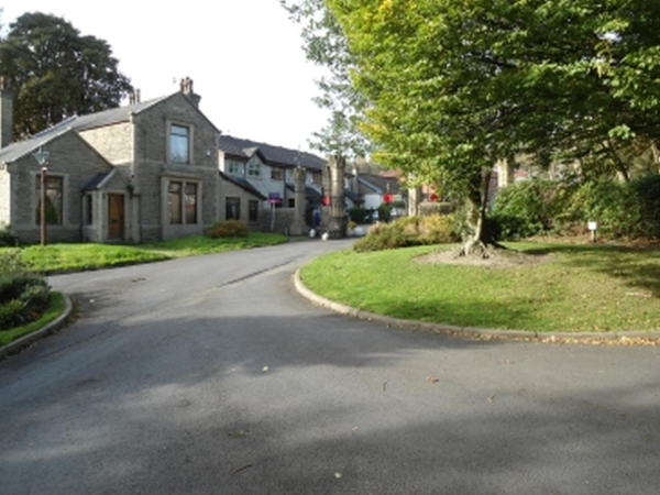 Entrance to Ramsbottom Cemetery
17-Buildings and the Urban Environment-05-Street Scenes-007-Cemetery Road
Keywords: 2018