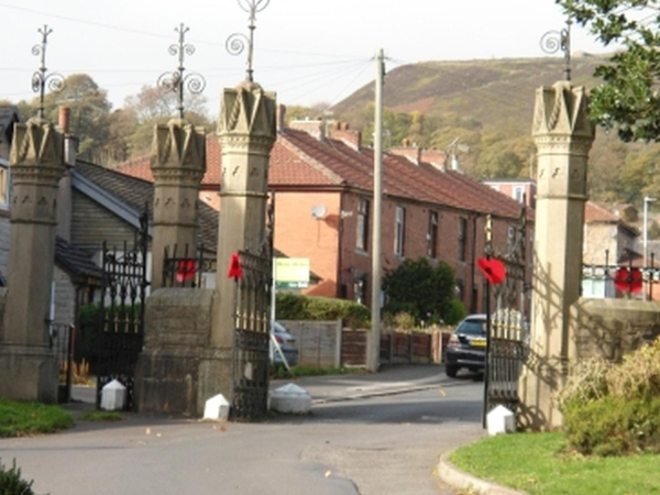 Entrance to Ramsbottom Cemetery
17-Buildings and the Urban Environment-05-Street Scenes-007-Cemetery Road
Keywords: 2018