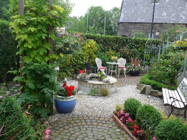 Garden Trail organised by Edenfield and District Horticultural Society
17-Buildings and the Urban Environment-05-Street Scenes-011-Edenfield
Keywords: 2018