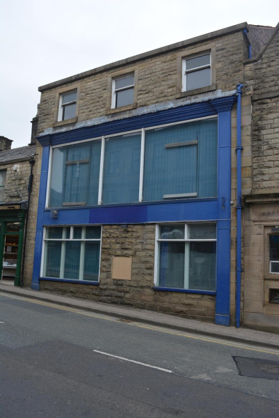 Bridge Street - part of RBS bank closed in 2019
17-Buildings and the Urban Environment-05-Street Scenes-003-Bridge Street
Keywords: 2019