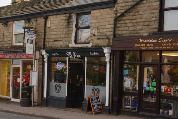 Bridge Street - Woodholme Supplies and The Ram
17-Buildings and the Urban Environment-05-Street Scenes-003-Bridge Street
Keywords: 2019