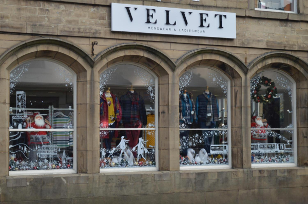 second Velvet Shop on Bridge Street in former Nat West premises
17-Buildings and the Urban Environment-05-Street Scenes-003-Bridge Street
Keywords: 2019