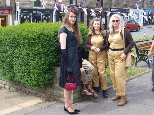 Ladies dressed for 1940s War Weekend 
14-Leisure-04-Events-003-1940s weekends
Keywords: 0