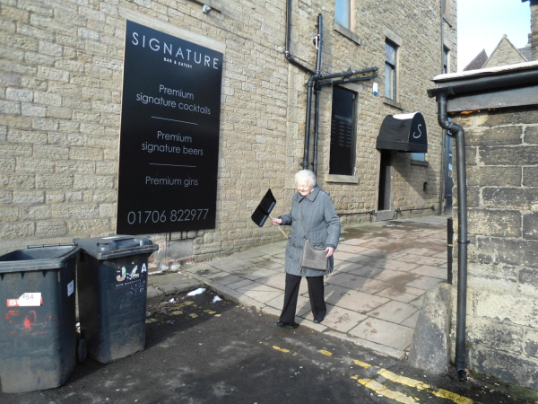 Ready for the Snow - Signature sign
17-Buildings and the Urban Environment-05-Street Scenes-003-Bridge Street
Keywords: 2019